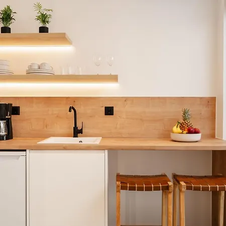 Elvirtus * Naxos City