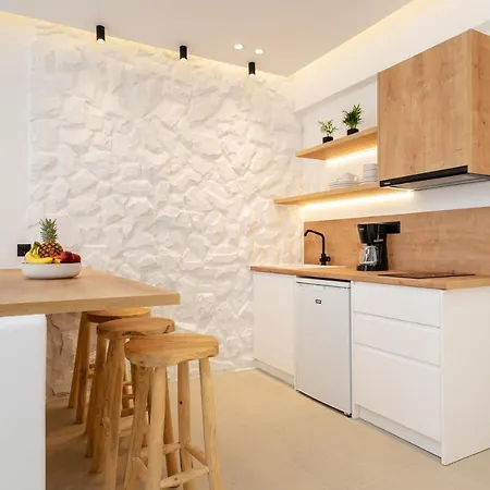 Elvirtus * Naxos City