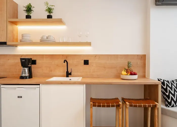 Elvirtus * Naxos City